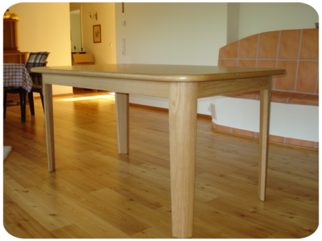 Tisch in Eiche
