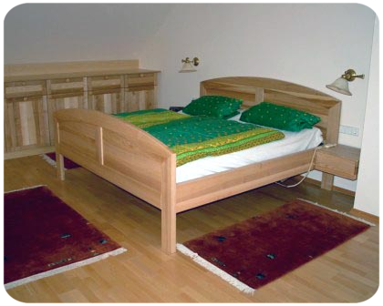 Bett in Esche