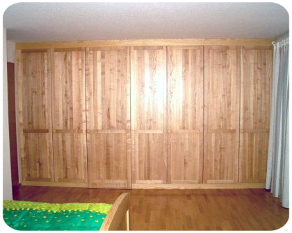 Begehbarer Wandschrank in Esche